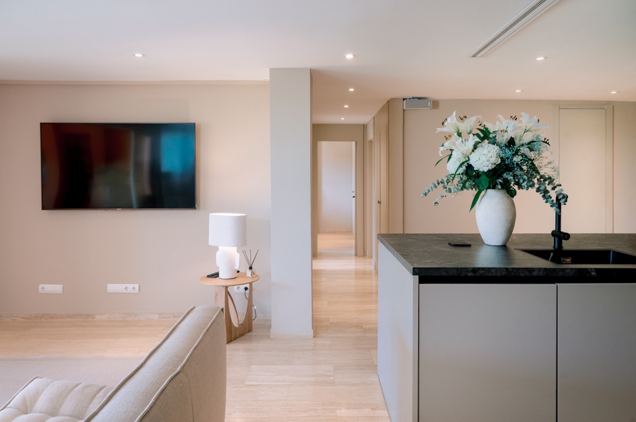 Resa Estates Ibiza apartment Ibiza sale verkoop Roca llisa kitchen.JPG